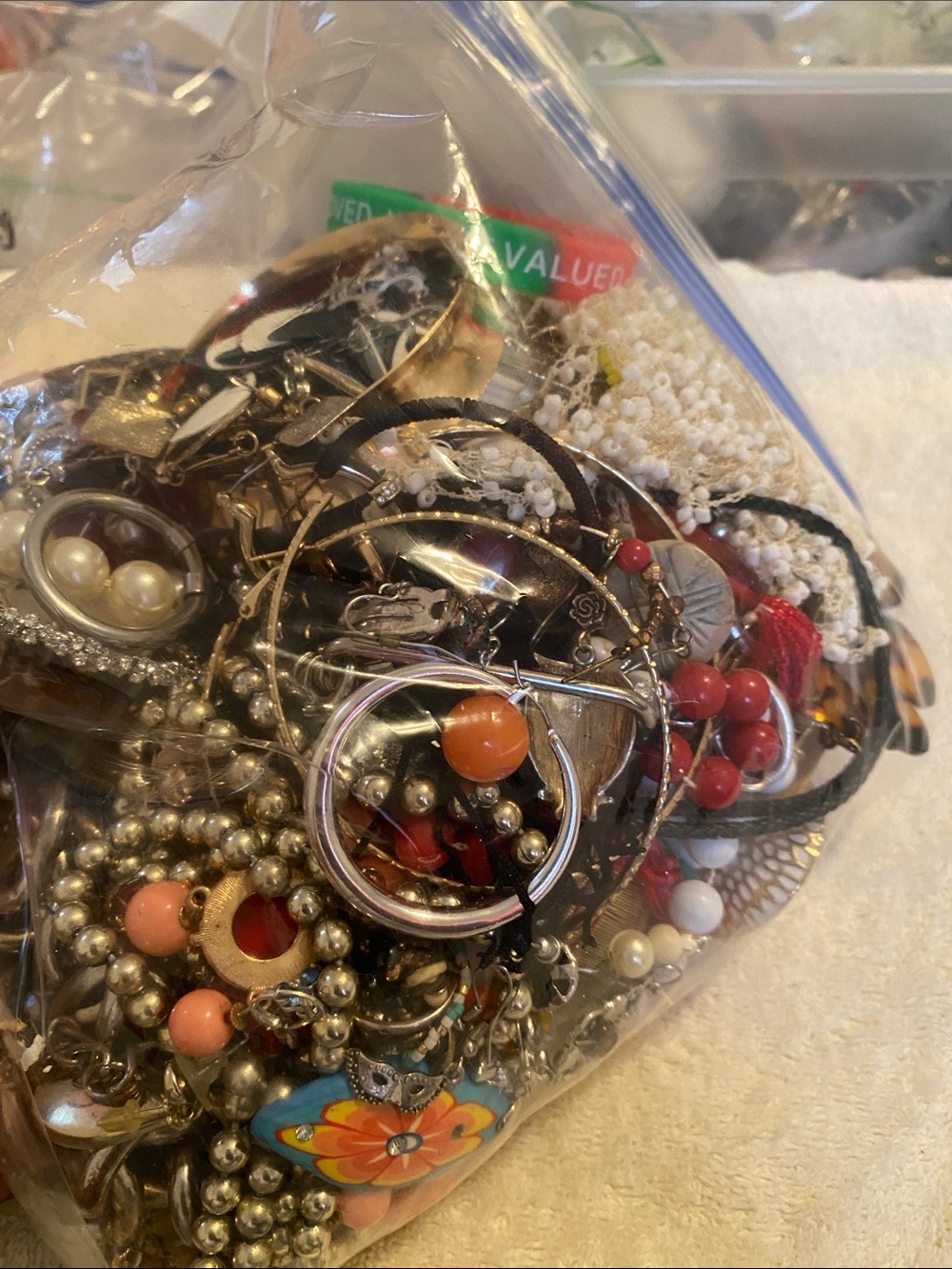 Bag of jewelry pieces for repair or reuse - Picture 2 of 4
